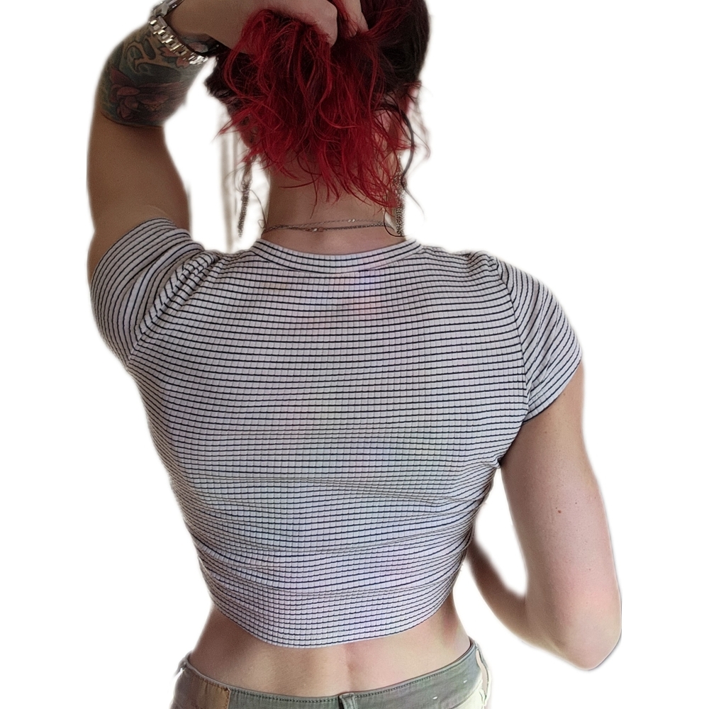 Like new H&M cropped top SM/XS black and white organic cotton - Picture 3 of 6